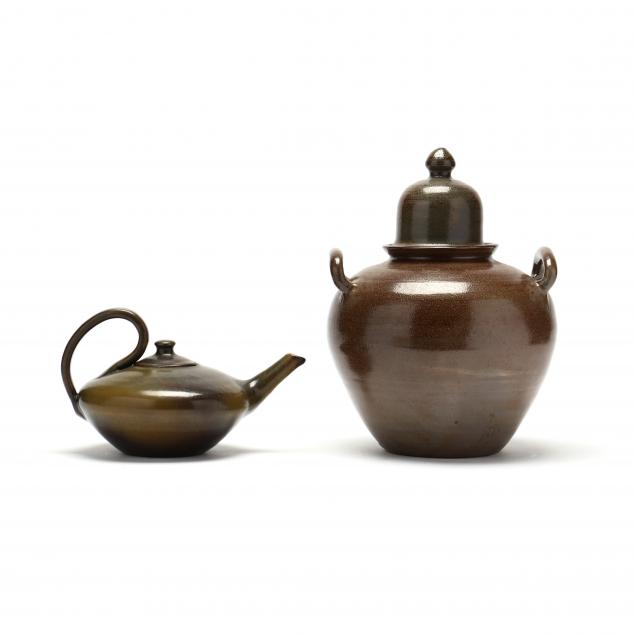 NC POTTERY ALADDIN TEAPOT AND LIDDED 2d0bda