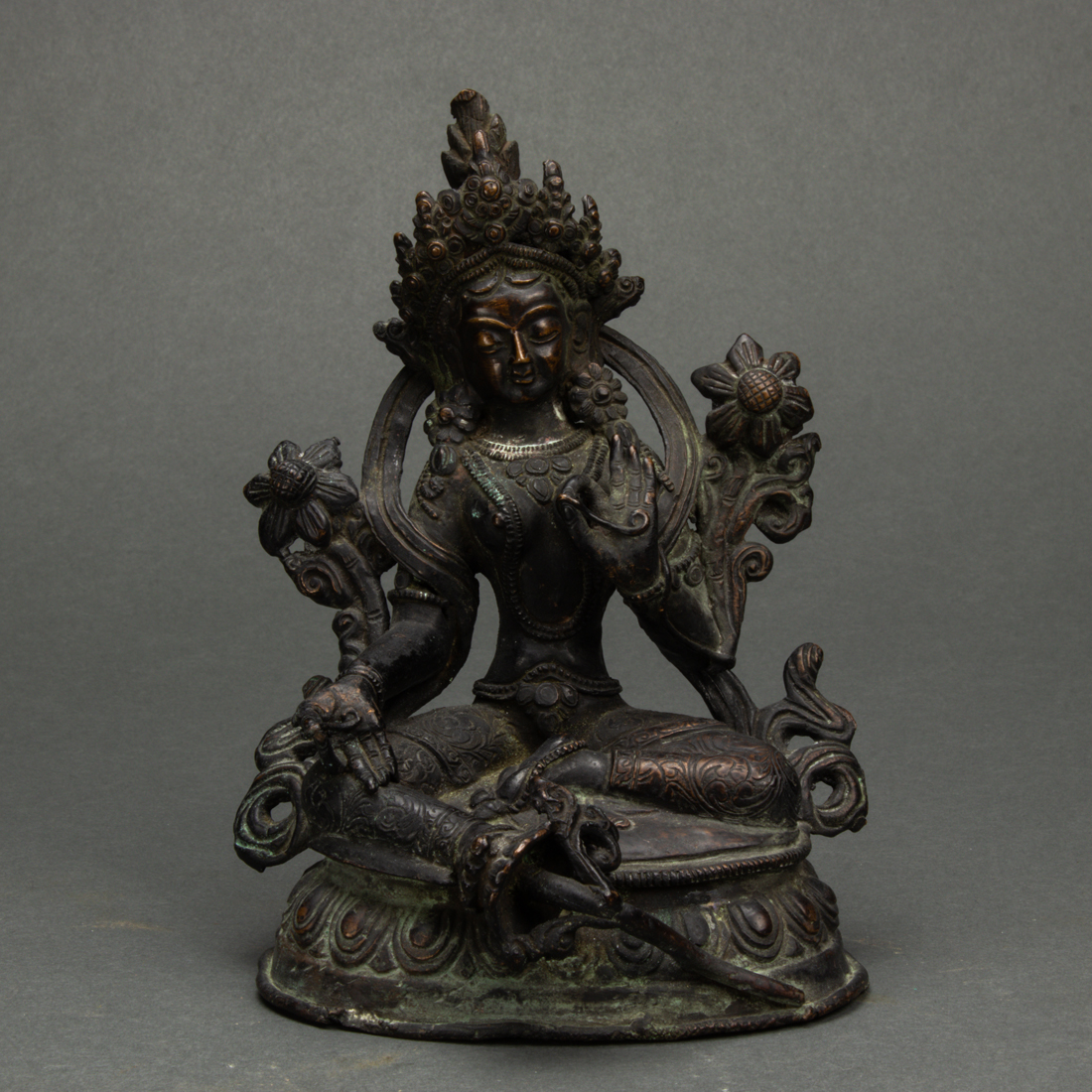 TIBETAN BRONZE FIGURE OF TARA Tibetan 2d0fa0