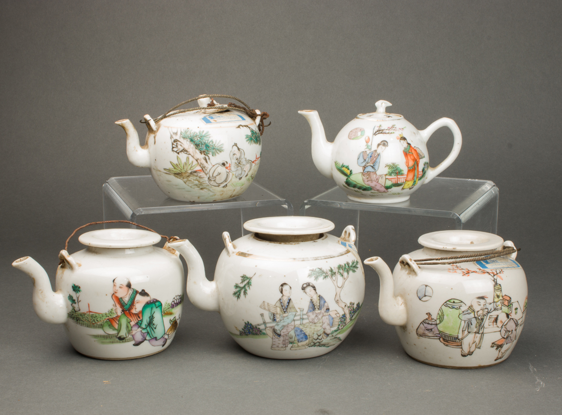  LOT OF 5 CHINESE ENAMELED TEAPOTS 2d0fcd