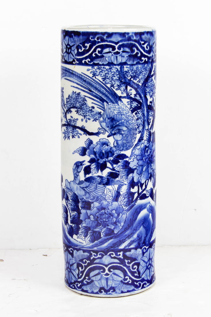 JAPANESE UNDERGLAZE BLUE UMBRELLS STAND