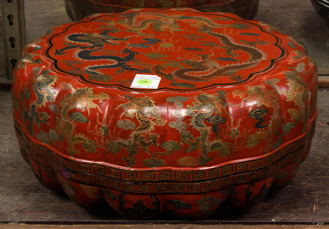 POLYCHROME LACQUERED DRAGON BOX 2d1019