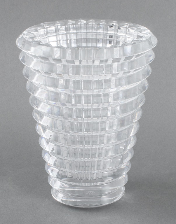 BACARRAT CRYSTAL EYE VASE Bacarrat