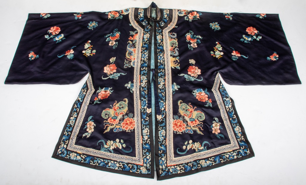 CHINESE EMBROIDERED NAVY BLUE SILK 2d11b4