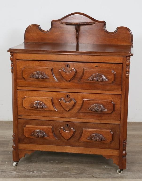 VICTORIAN STYLE WALNUT CHEST OF