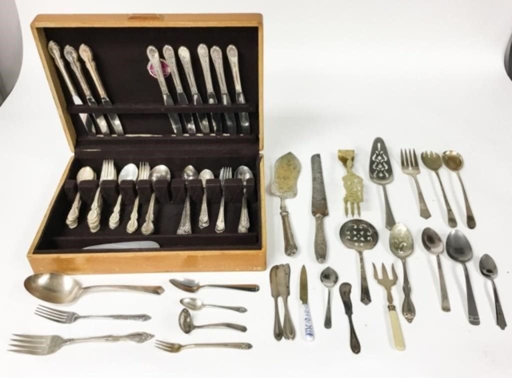 SILVERPLATE FLATWARE & SERVING PIECESIncluding