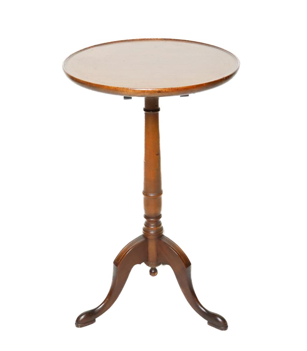 DIMINUTIVE QUEEN ANNE STYLE TILT TOP