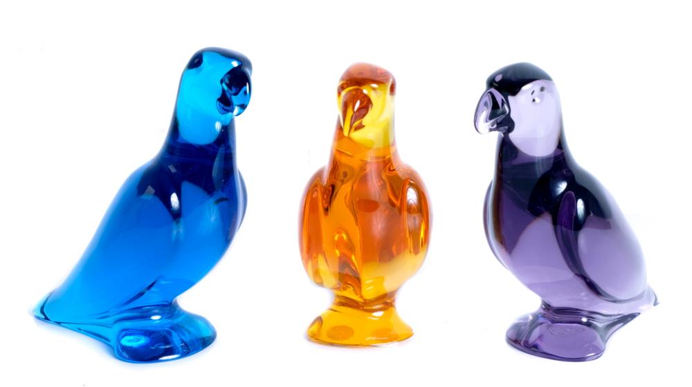 GROUP, 3 BACCARAT CRYSTAL PARROT