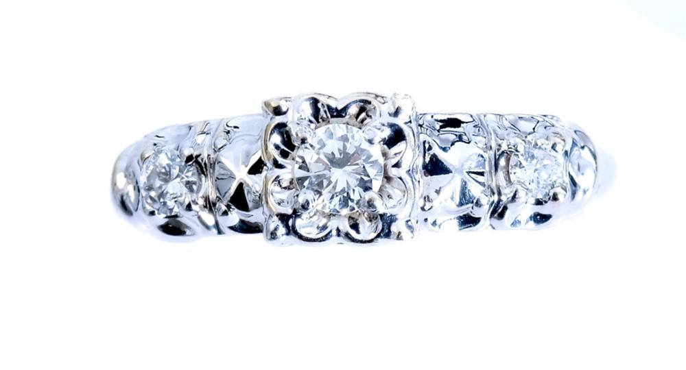 14K WHITE GOLD & DIAMOND RING,