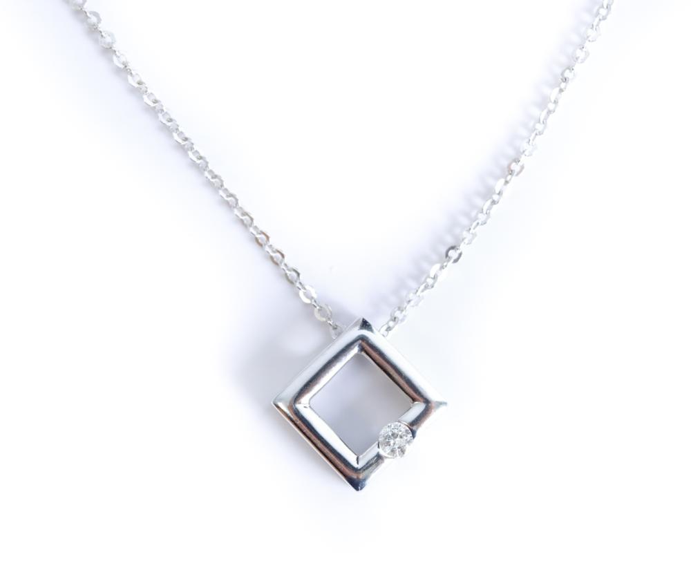 14K WHITE GOLD & DIAMOND PENDANT