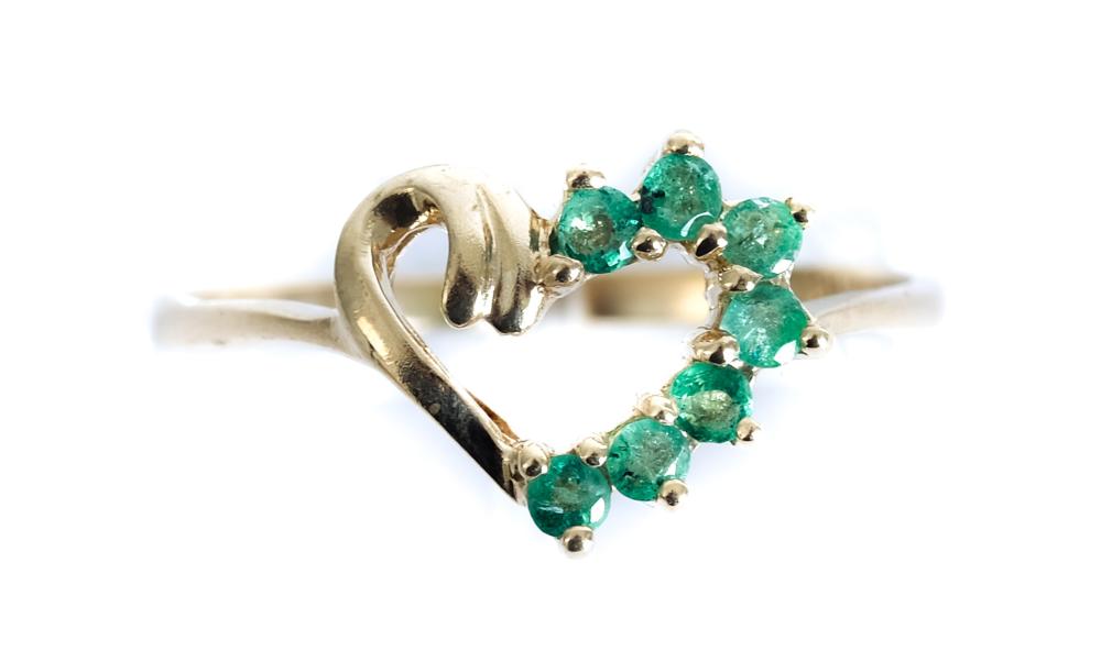 10K YELLOW GOLD HEART RING W/EMERALDS10k