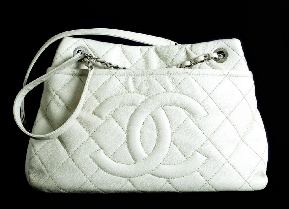 CHANEL QUILTED CREAM LEATHER PURSEImmaculate 2d50ed