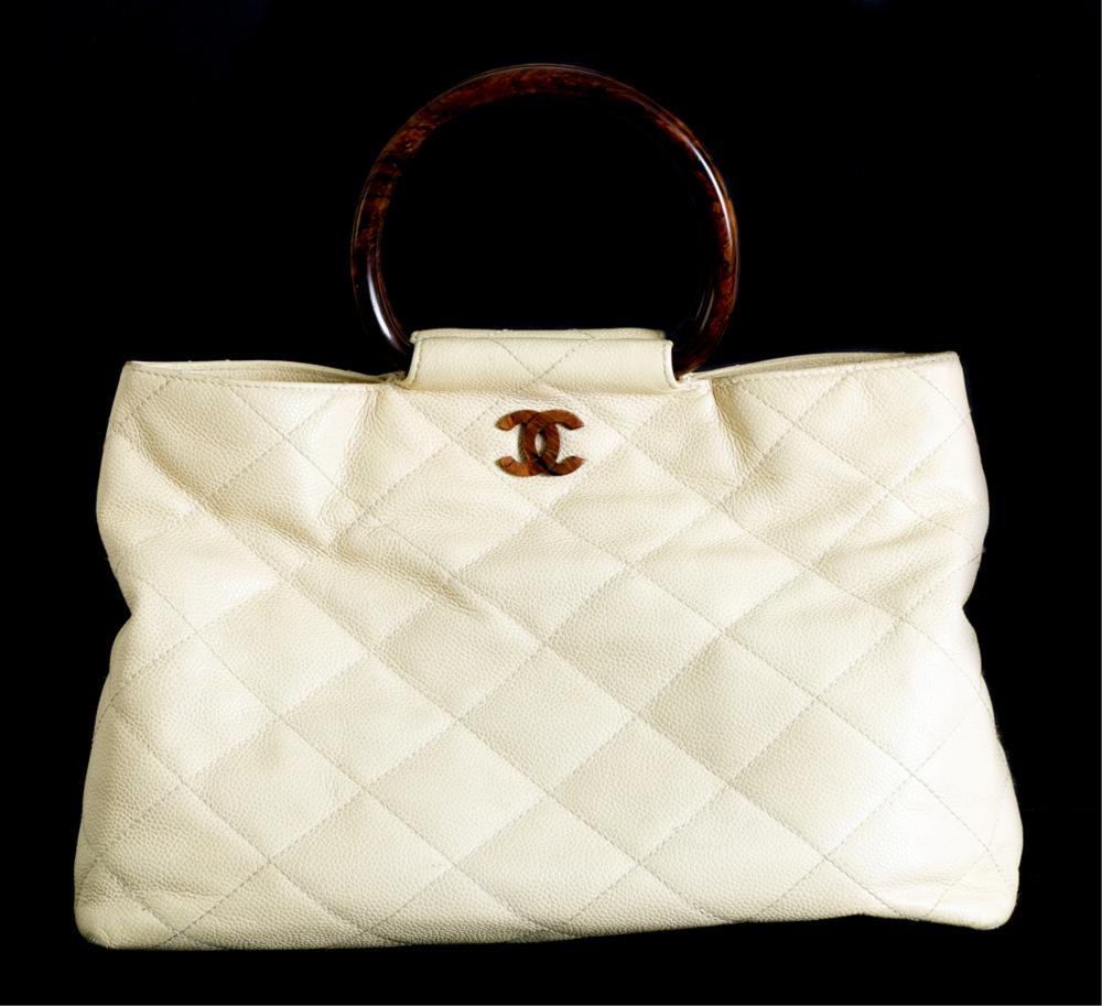 CHANEL QUILTED HANDBAG WITH WOOD