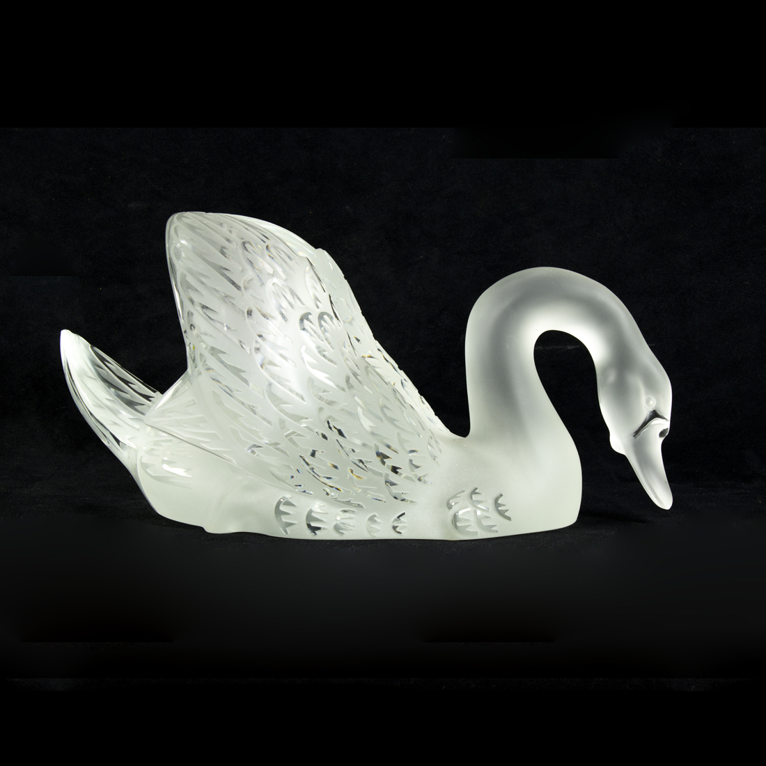 A LALIQUE CLEAR AND FROSTED GLASS CYGNE