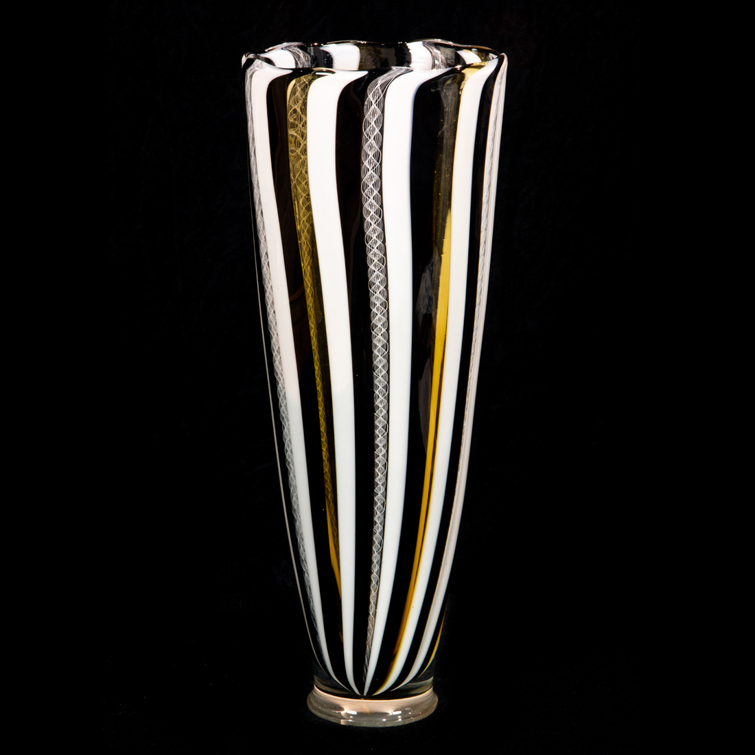 A DAVID PATCHEN STRIPED GLASS VASE 2d2b32