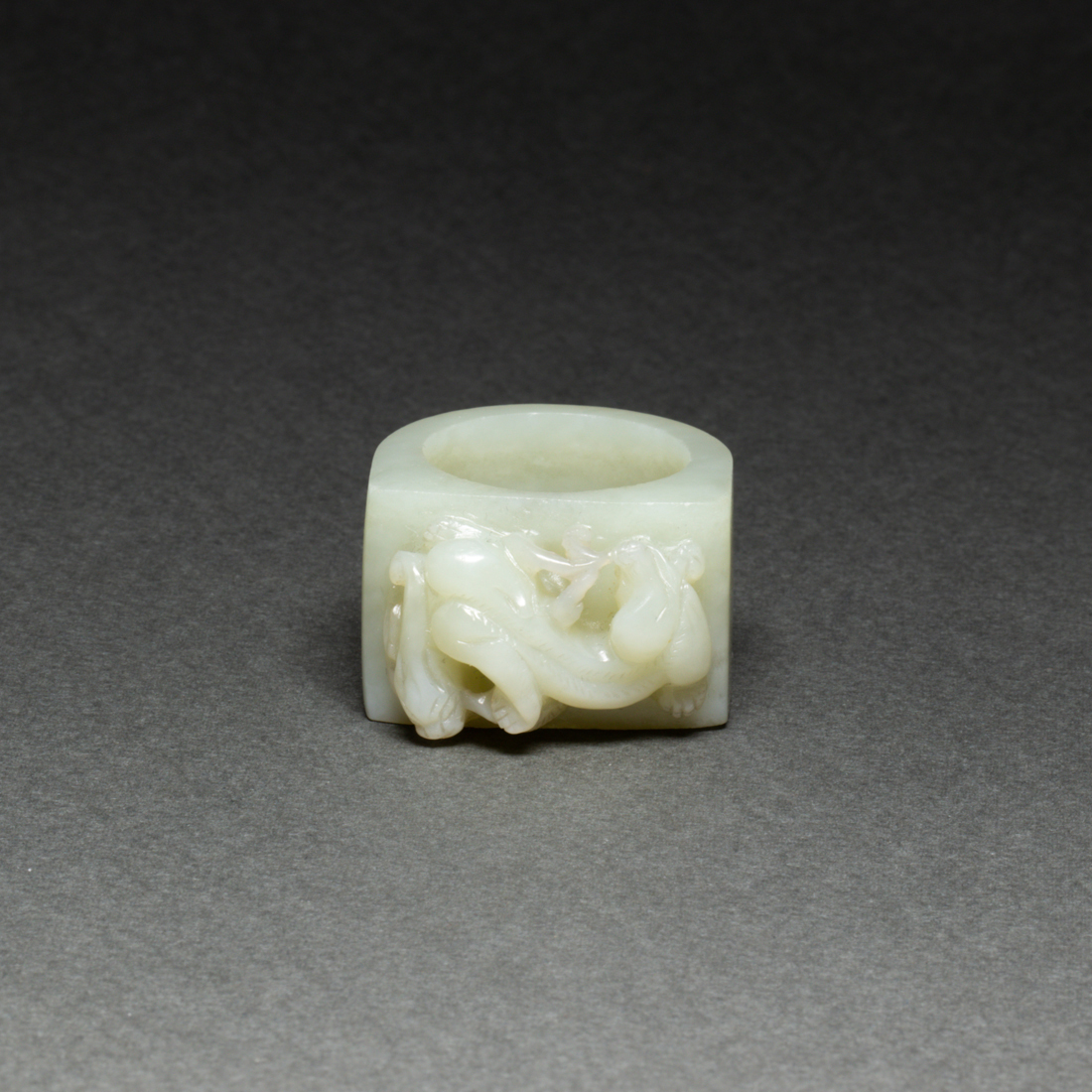 CHINESE WHITE JADE ARCHER S RING 2d2ba8