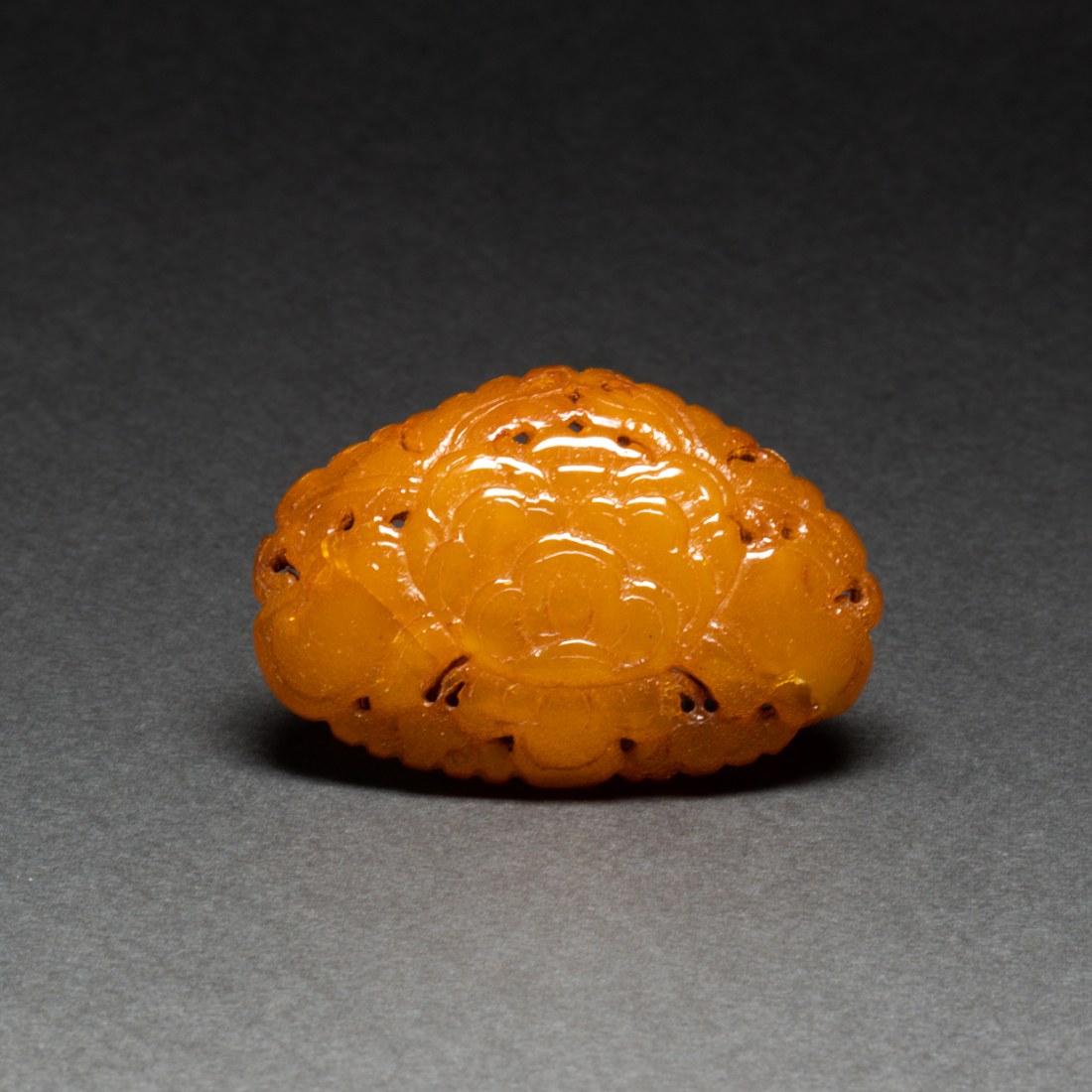 CHINESE AMBER PLAQUE Chinese amber 2d2bc2