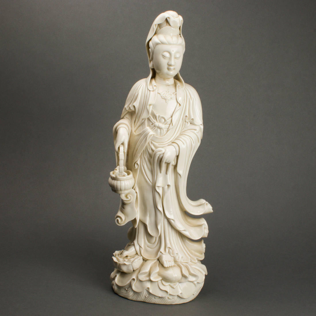 CHINESE DEHUA FIGURE OF GUANYIN  2d2df0