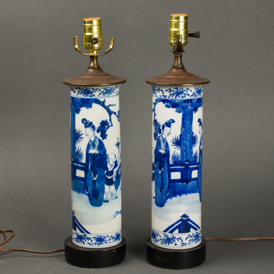 PAIR OF CHINESE BLUE AND WHITE 2d2e28
