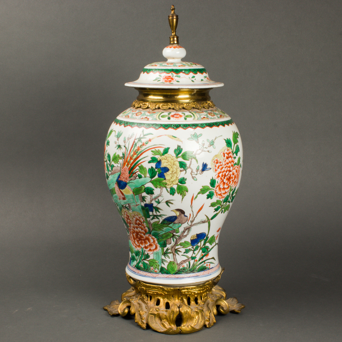 CHINESE FAMILLE VERTE JAR AND LID 2d2e23