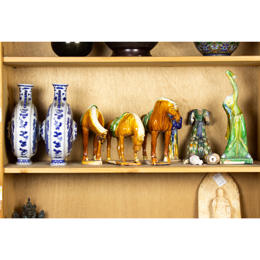 SHELF OF CHINESE PORCELAIN AND 2d2e51
