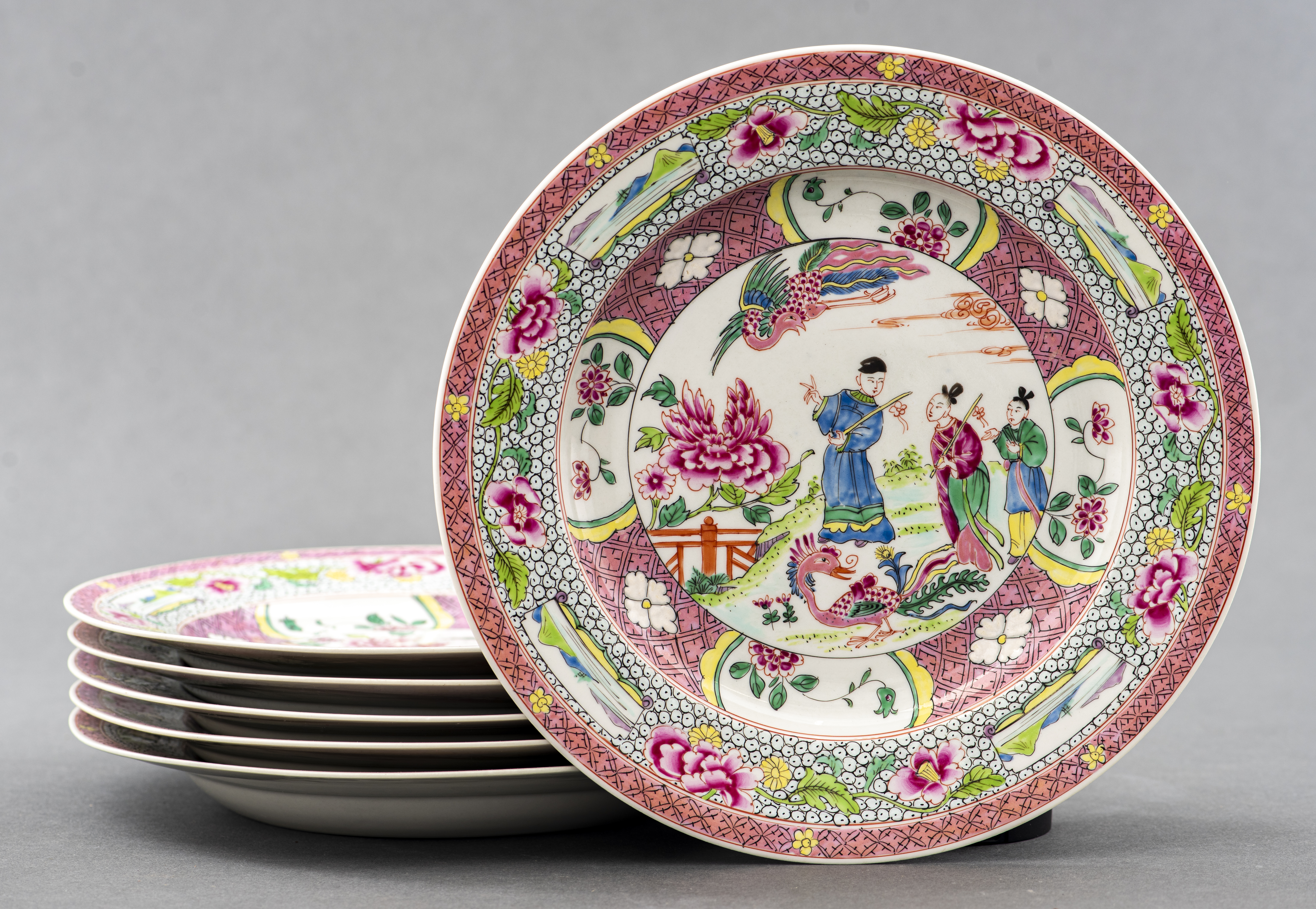 CHINESE FAMILLE ROSE PLATES, 6 Collection