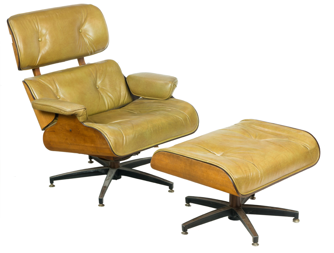A CHARLTON EAMES STYLE LOUNGE CHAIR 2d30ad