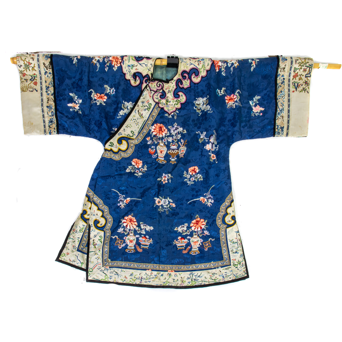 CHINESE EMBROIDERED BLUE GROUND 2d3111