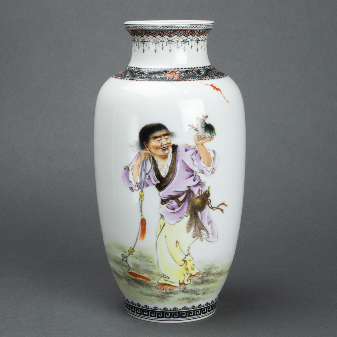 CHINESE FAMILLE ROSE VASE Chinese 2d313c