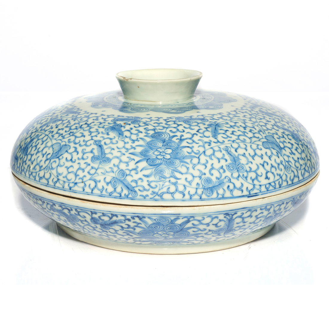 CHINESE BLUE AND WHITE COVERED 2d3146