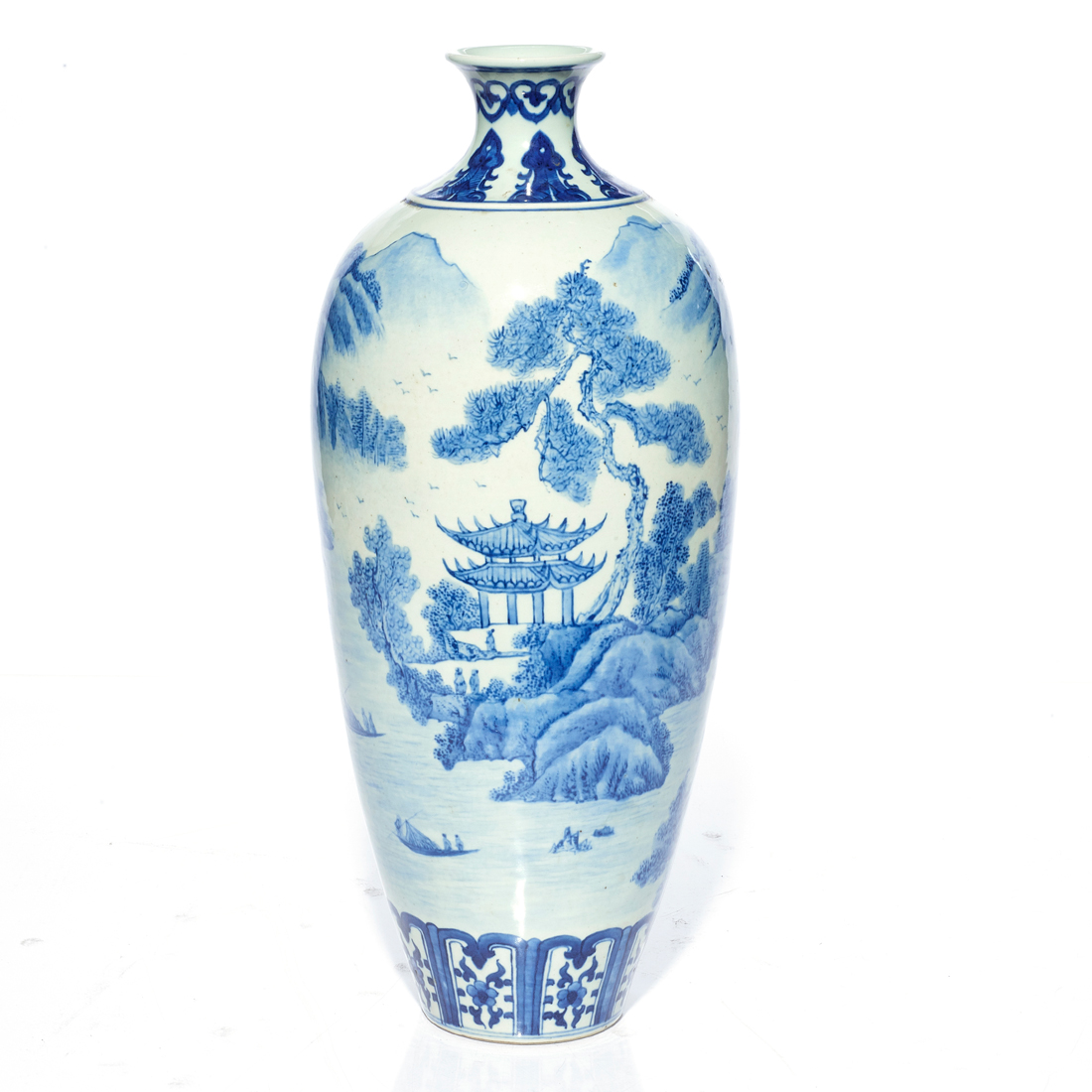 CHINESE BLUE AND WHITE VASE Chinese