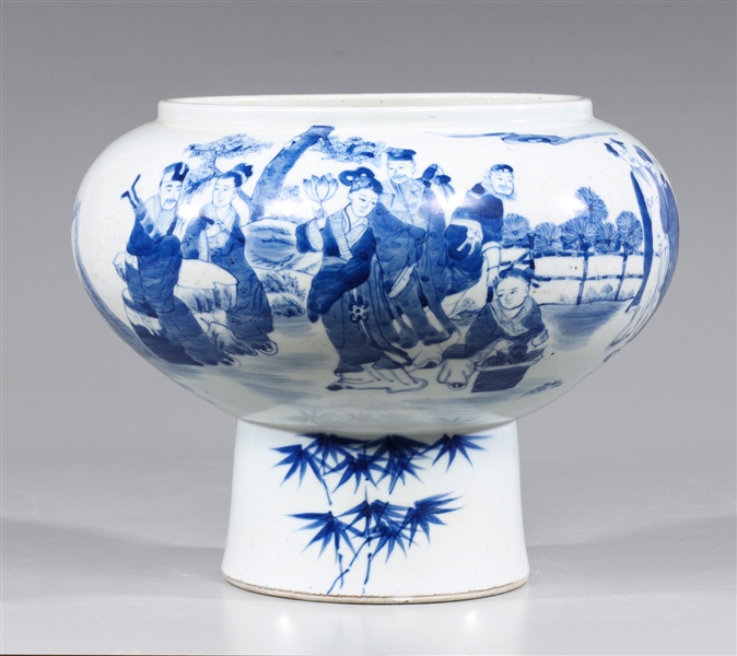 Chinese blue on white foot bowl 2d62a0