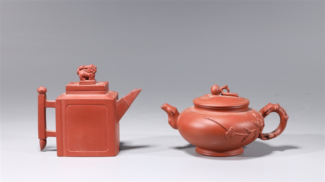 Two Chinese Yixing pottery teapots 2d62ac