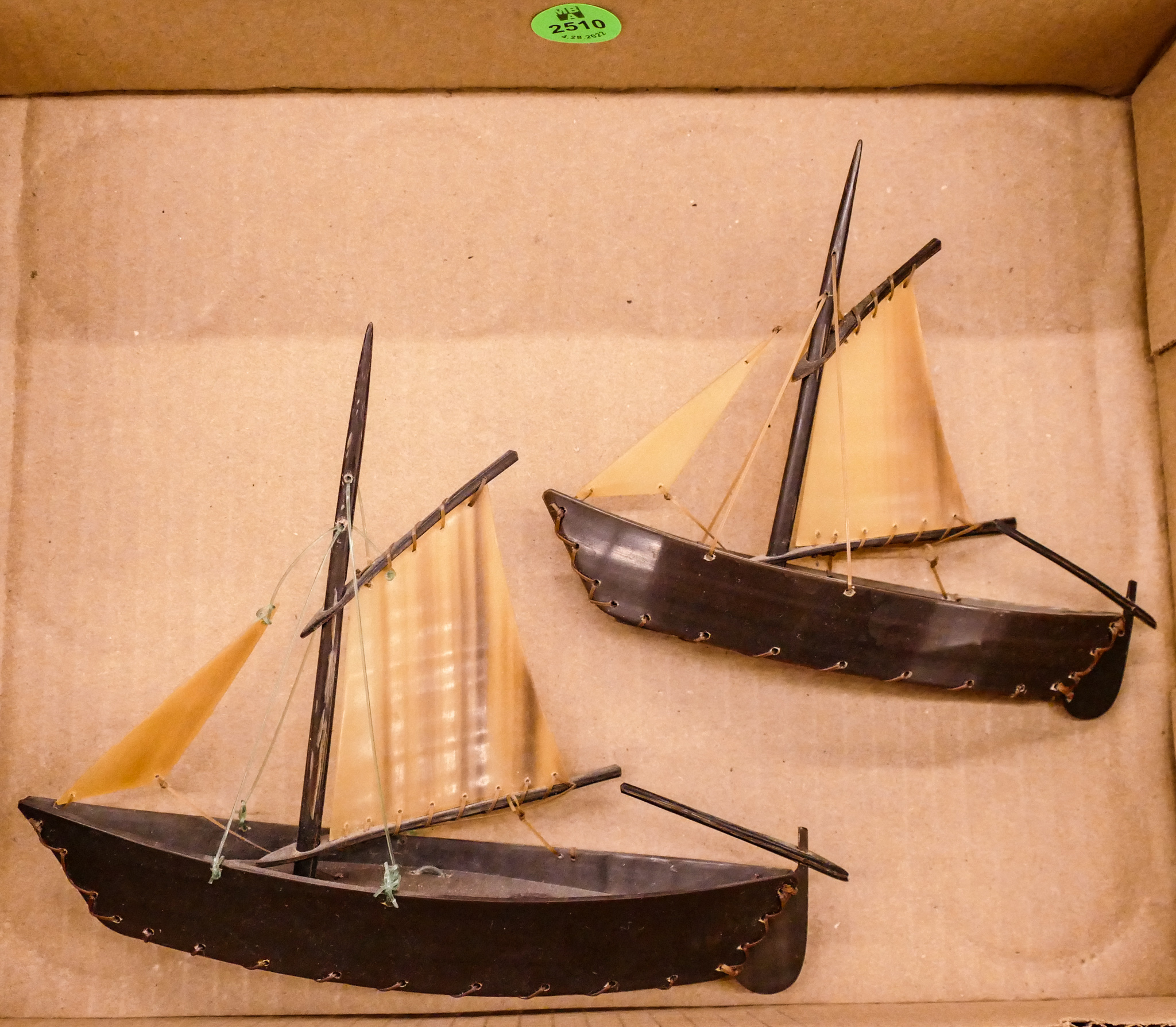 Box 2pc Horn Boat Models