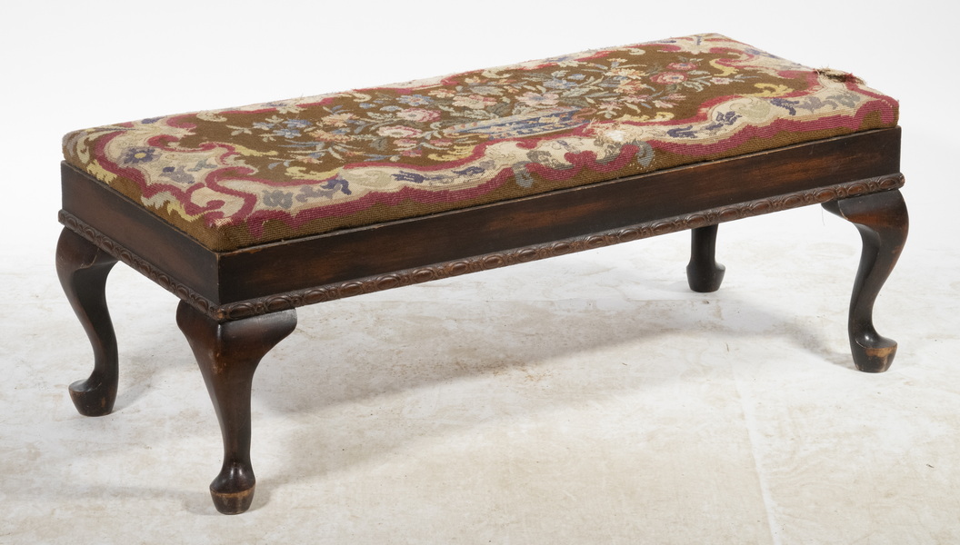 NEEDLEPOINT UPHOLSTERED BENCH Late 2d6709