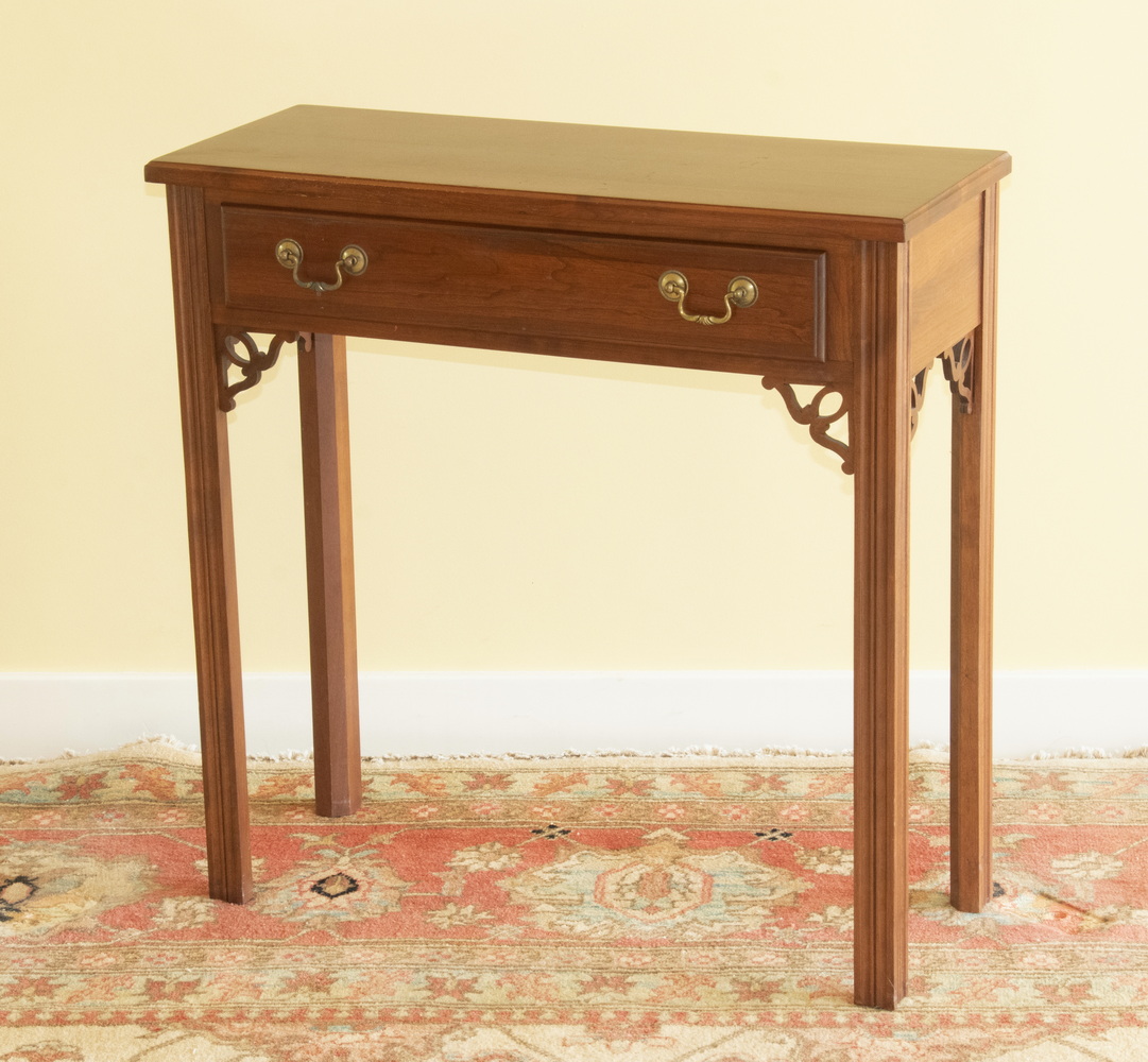 REPRODUCTION VINTAGE SIDE TABLE 2d6704