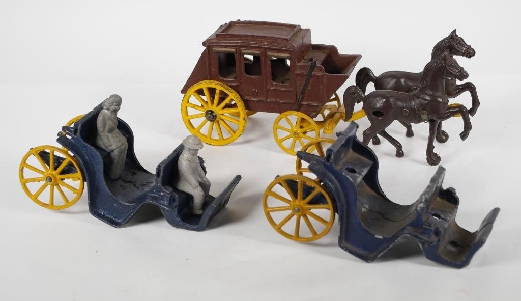 VINTAGE AMERICAN CAST IRON STAGECOACH 2d696e