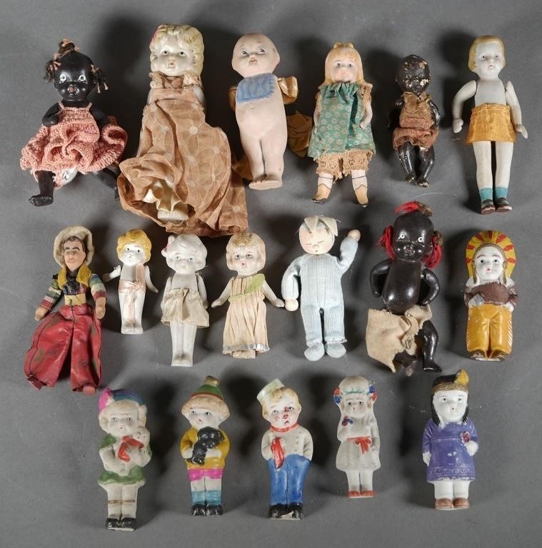 EARLY 1900S MINIATURE BISQUE DOLLSGroup 2d69de