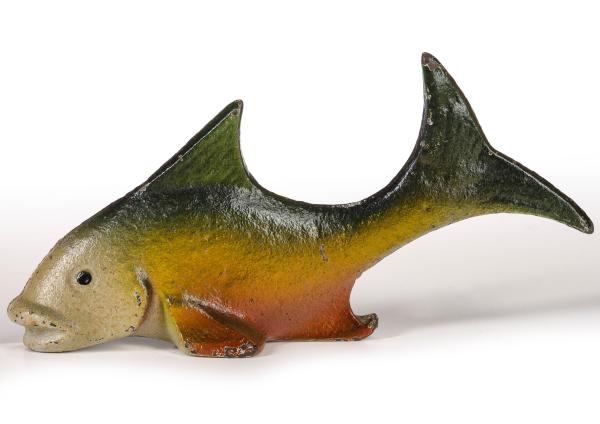 A HEAVY VINTAGE FIGURAL FISH CAST