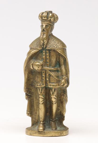 A STANDING KING FIGURE ANTIQUE