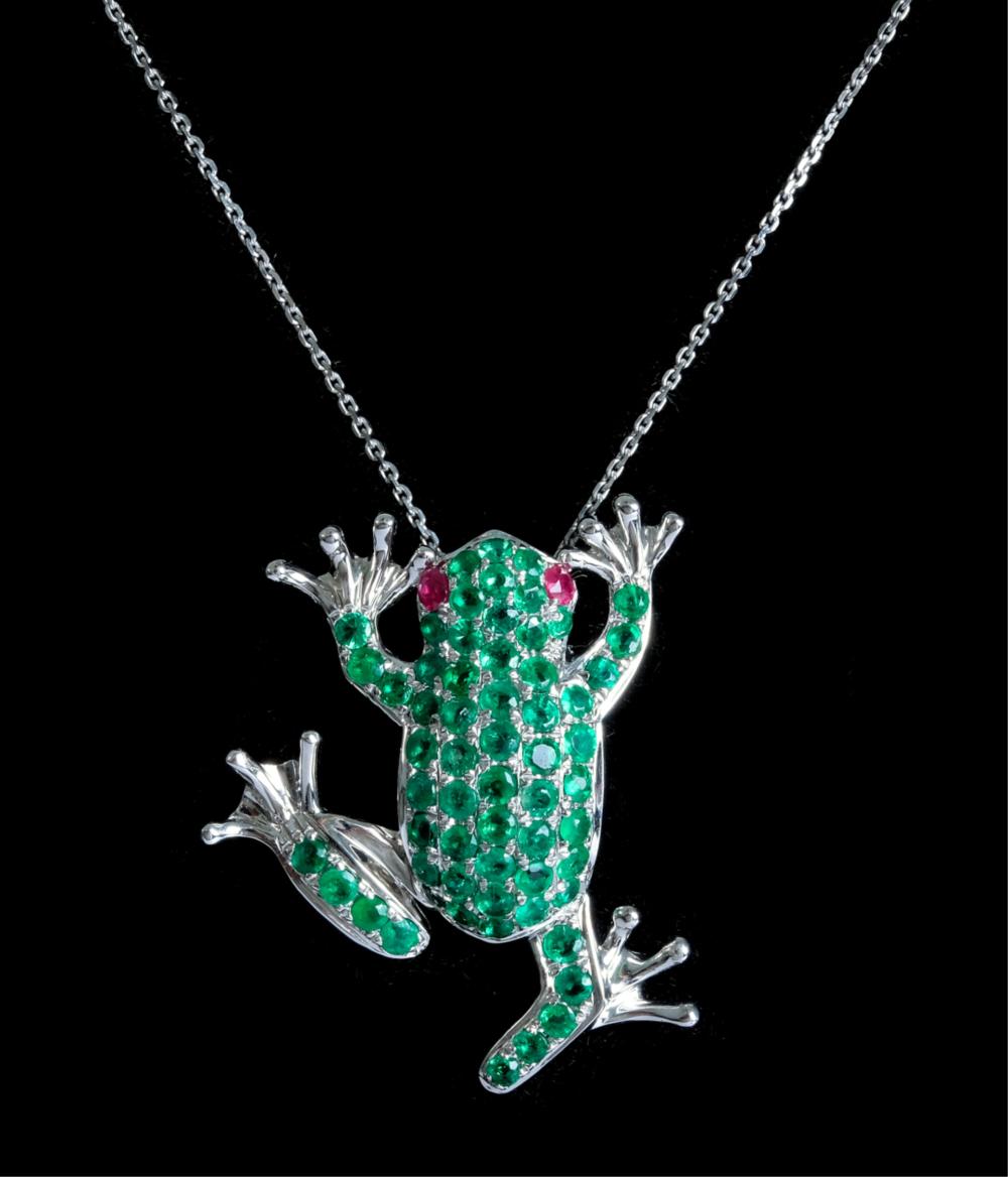 18K WG EMERALD FROG PENDANT NECKLACE18K