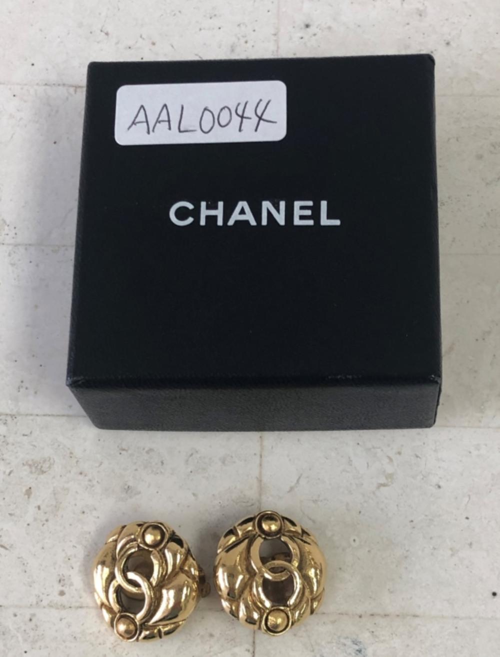 CHANEL GOLD ROUND SEE THROUGH LOGO 2d53db