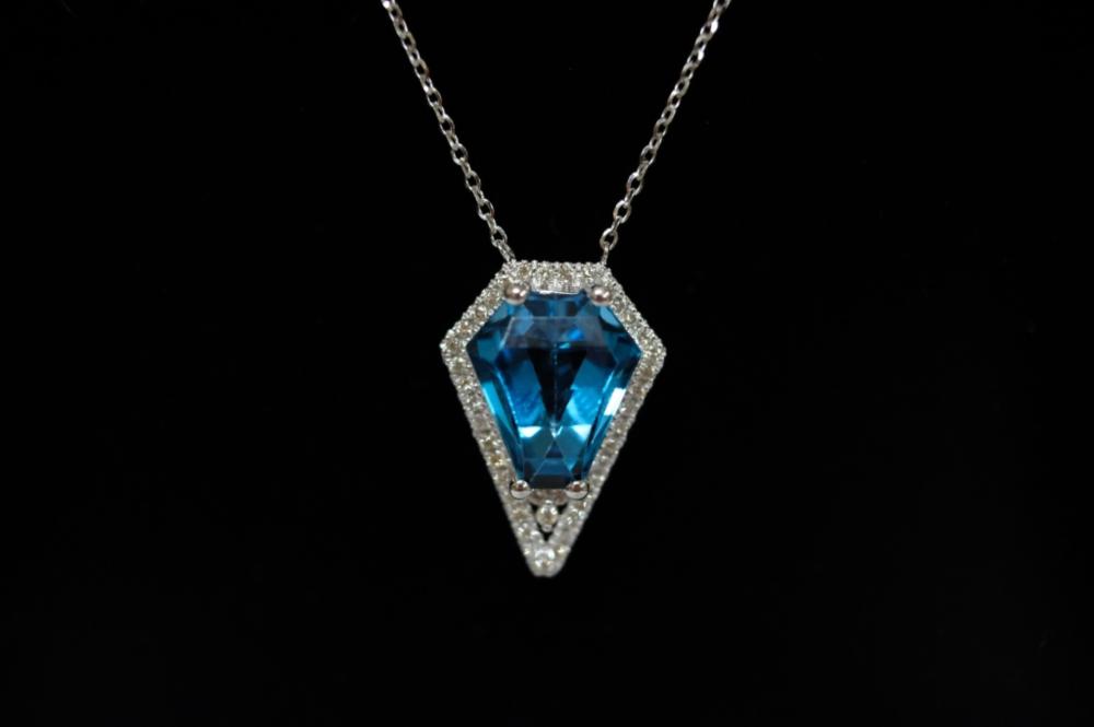 4.10 CT BLUE TOPAZ PENDANT WITH