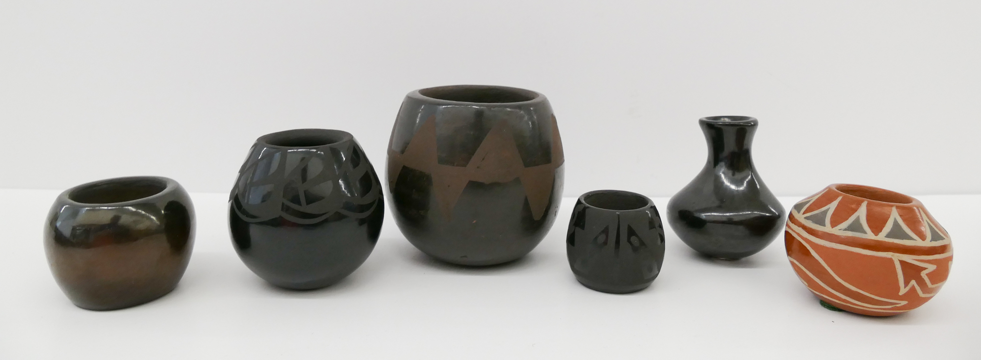 Box 6pc Miniature SW Blackware Pots-