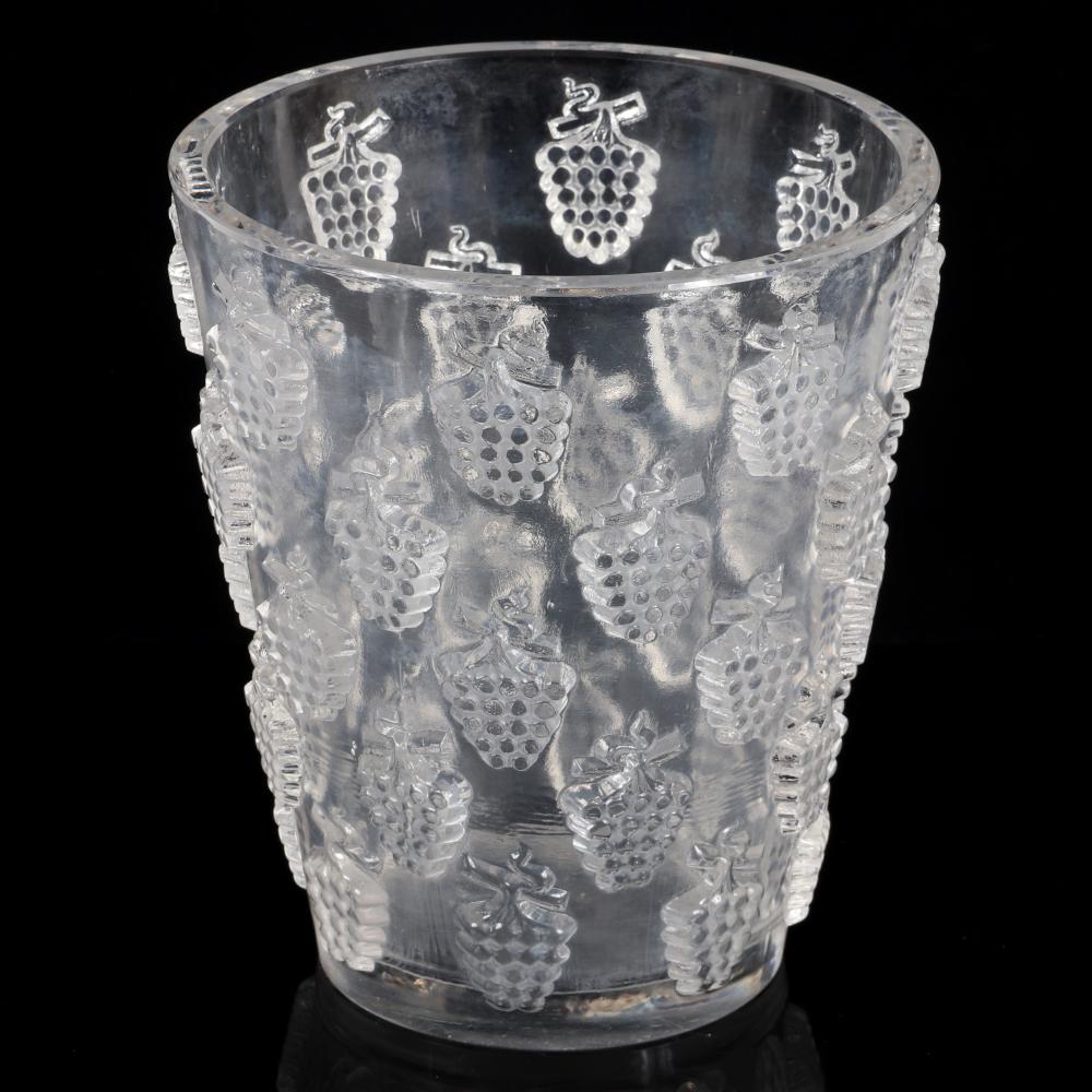 GLASS VASE IN THE STYLE OF LALIQUE 2d8ce5