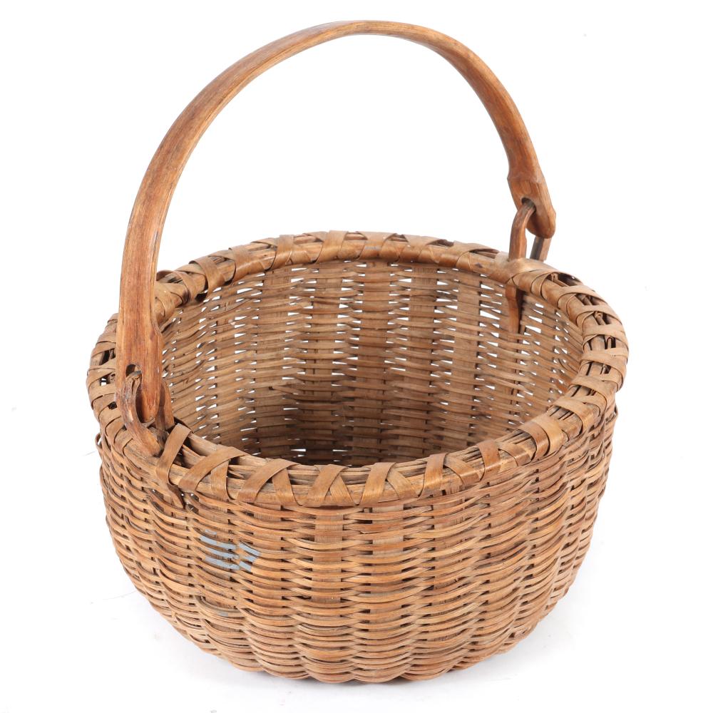 VINTAGE WOVEN BASKET WITH CURVED 2d8dc0