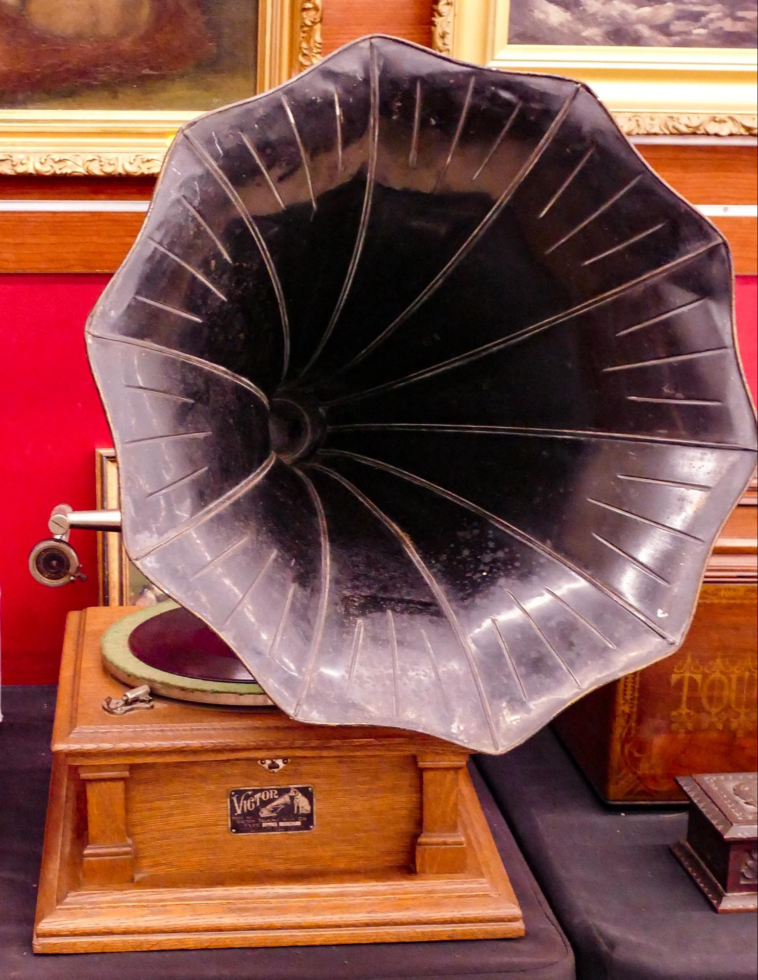 Antique Victor Oak Phonograph with 2d9e70