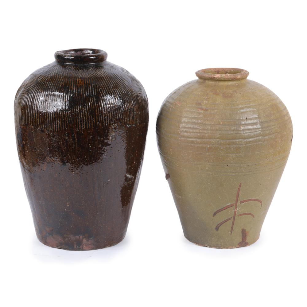 TWO JAPANESE SHIGARAKI STONEWARE 2d7aa4