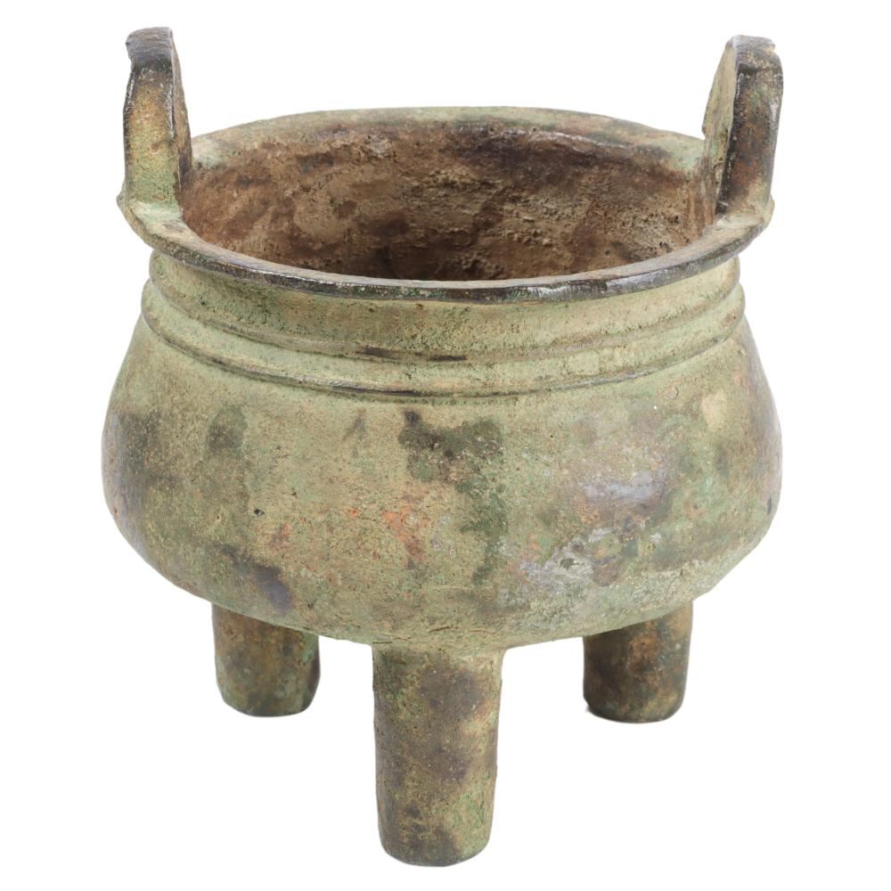 CHINESE ARCHAIC BRONZE DING CENSER 2d85e5