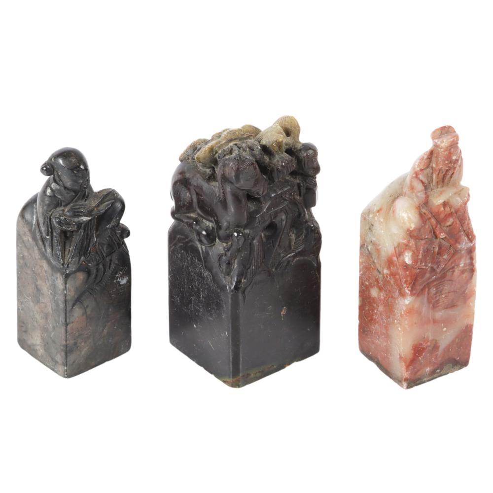 THREE CHINESE CARVED FIGURAL SOAPSTONE 2d865d