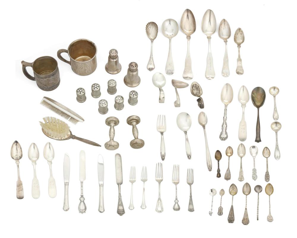 A GROUP OF SILVER FLATWARE AND